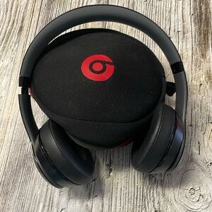 NWOT Beats Solo Wireless